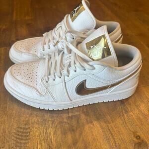 The Air Jordan 1 Low White And Metallic Gold Womens 8.5 EUC